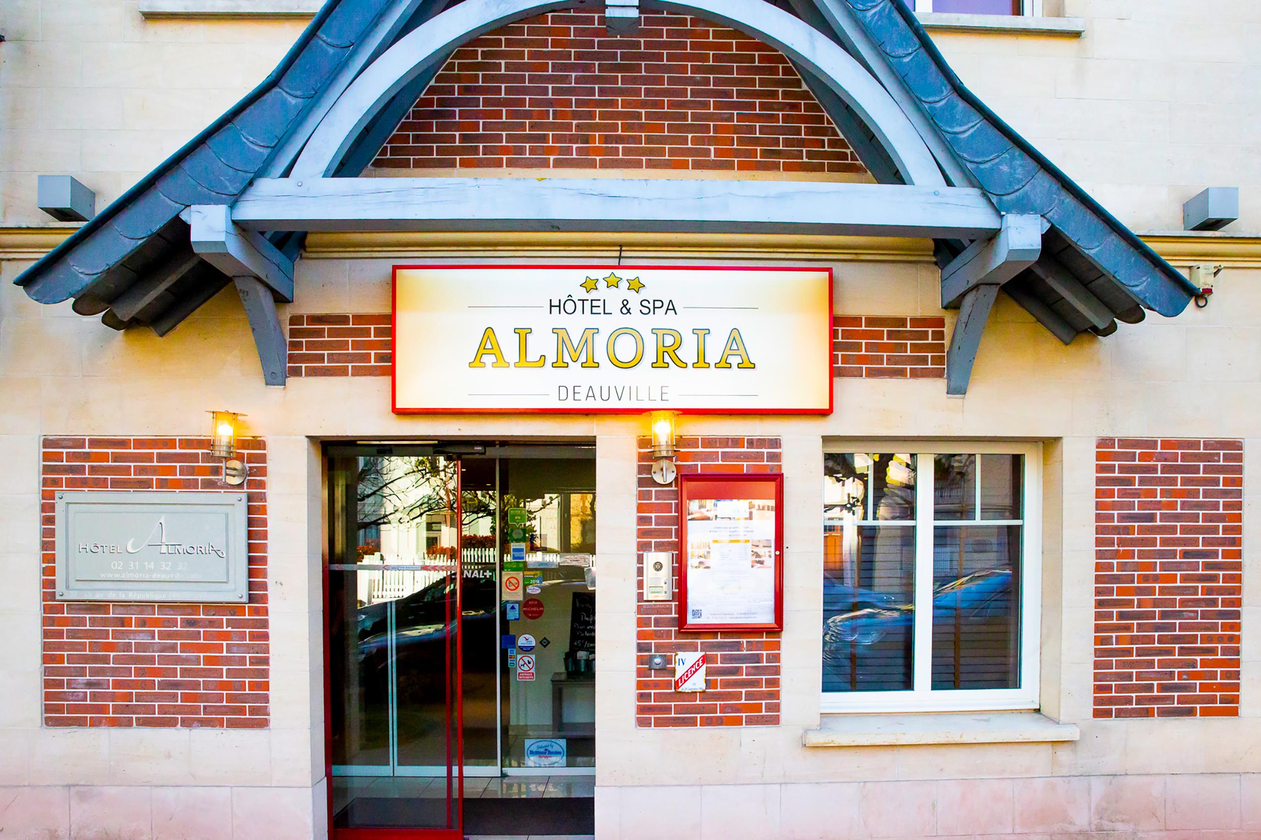 Almoria Hotel & Spa Deauville Bagian luar foto