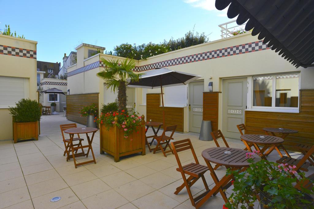 Almoria Hotel & Spa Deauville Bagian luar foto